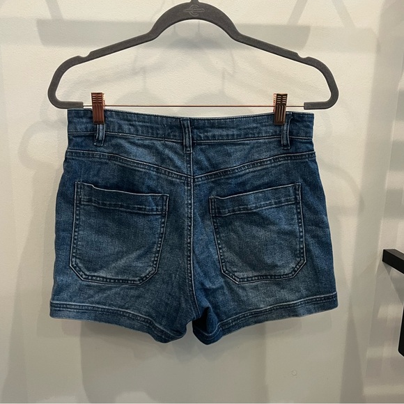 High waisted denim shorts! - Picture 2 of 4